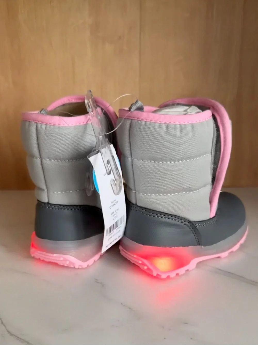 NWT Carter’s Toddler Girls Cat Light-Up Snow Boots Gray Pink Size 6